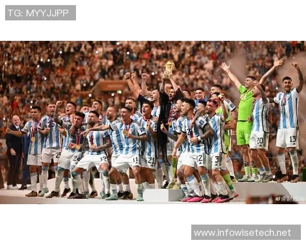 众多足球明星齐聚祝贺梅西荣获金球奖的精彩瞬间回顾